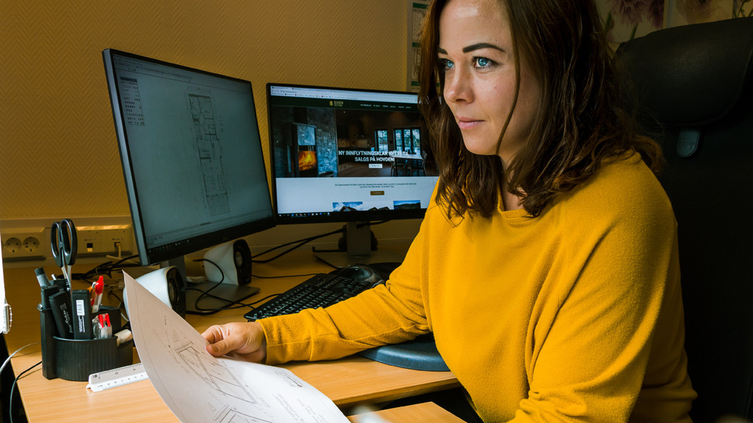 sissel nøkland på arbeidspulten